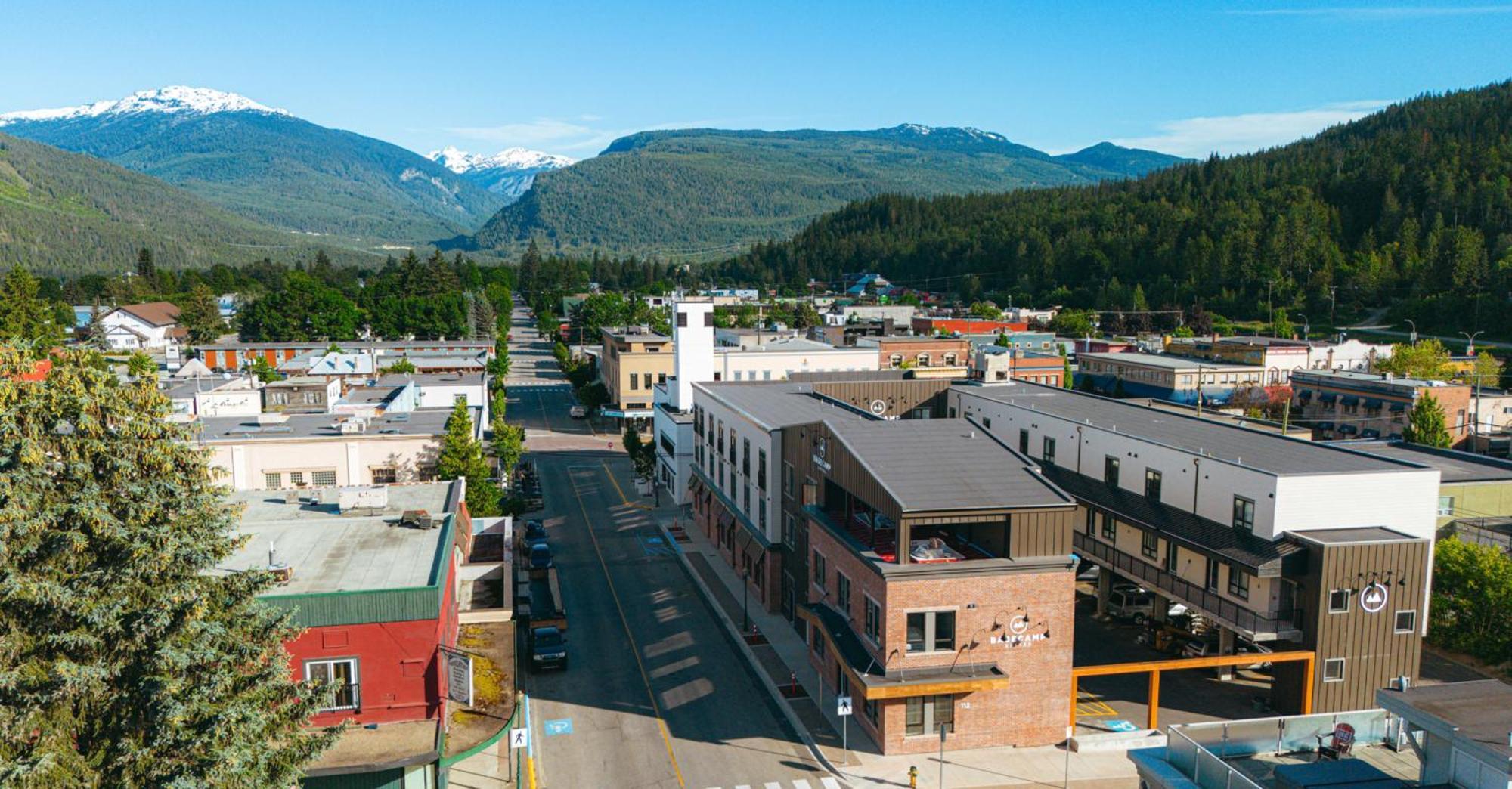 Basecamp Suites Revelstoke Bagian luar foto