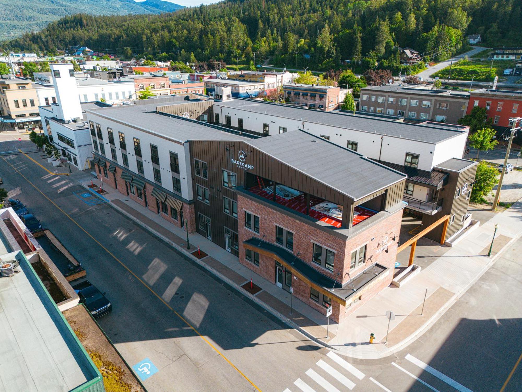 Basecamp Suites Revelstoke Bagian luar foto