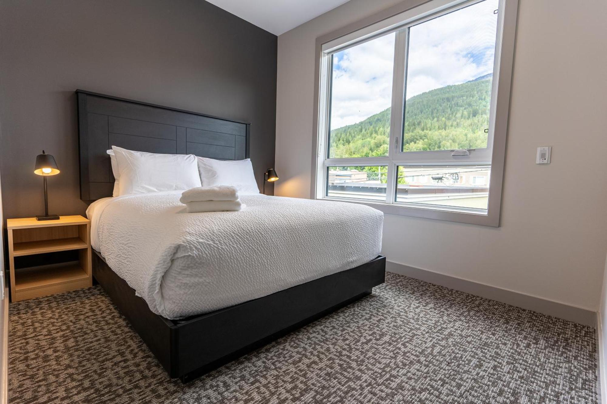 Basecamp Suites Revelstoke Bagian luar foto