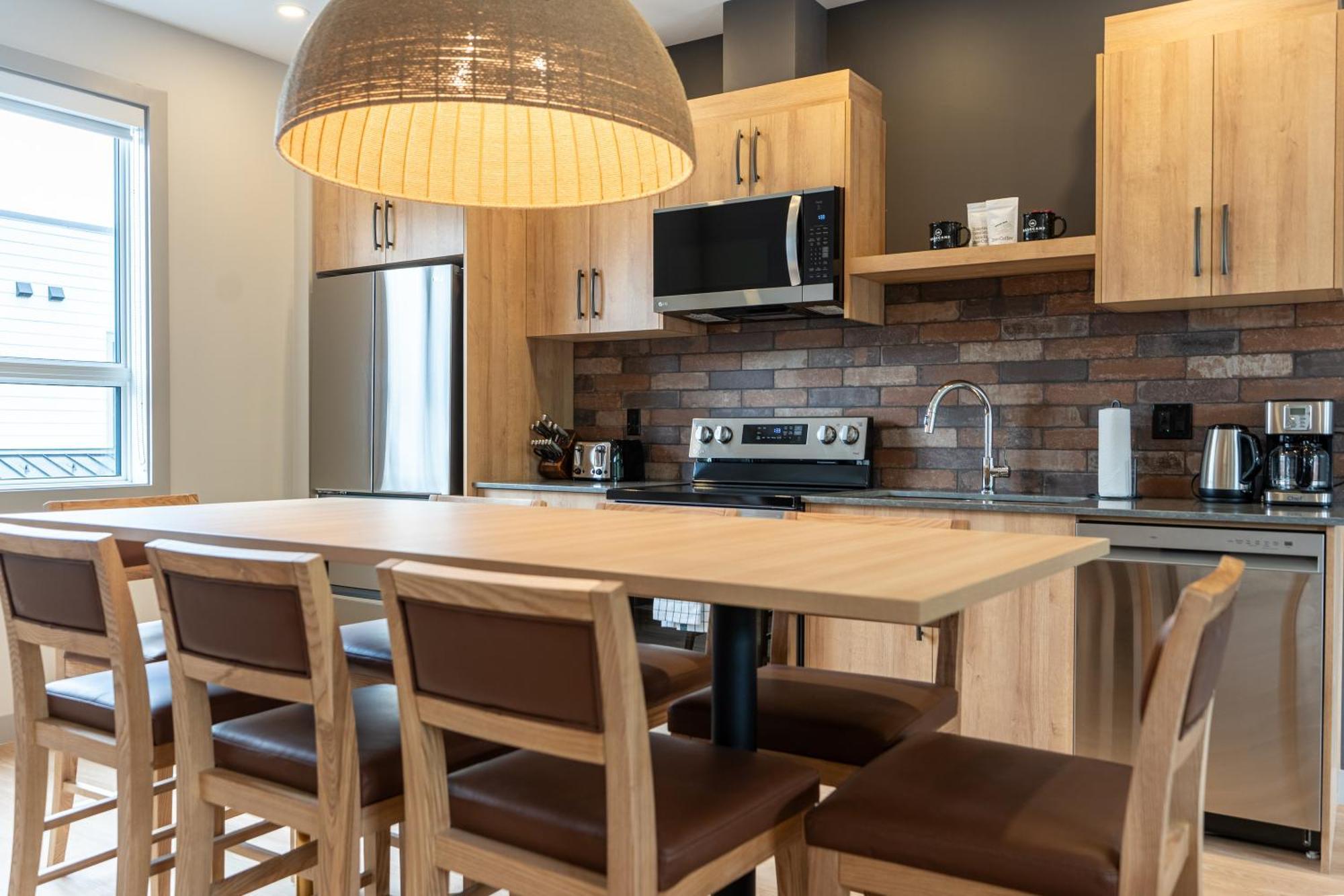 Basecamp Suites Revelstoke Bagian luar foto