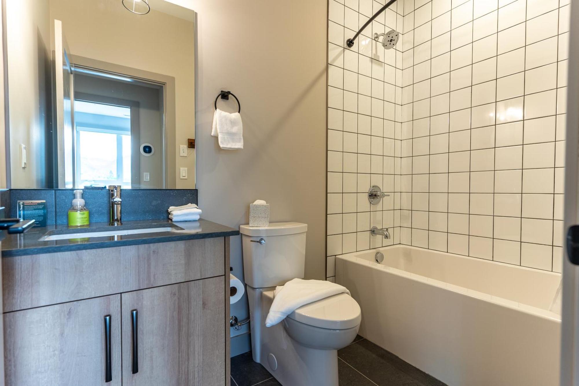 Basecamp Suites Revelstoke Ruang foto