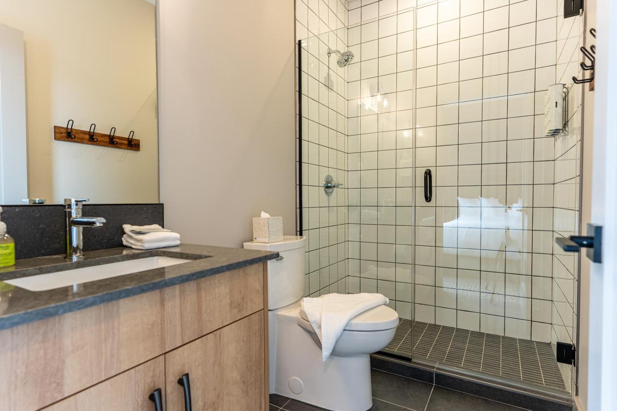 Basecamp Suites Revelstoke Bagian luar foto