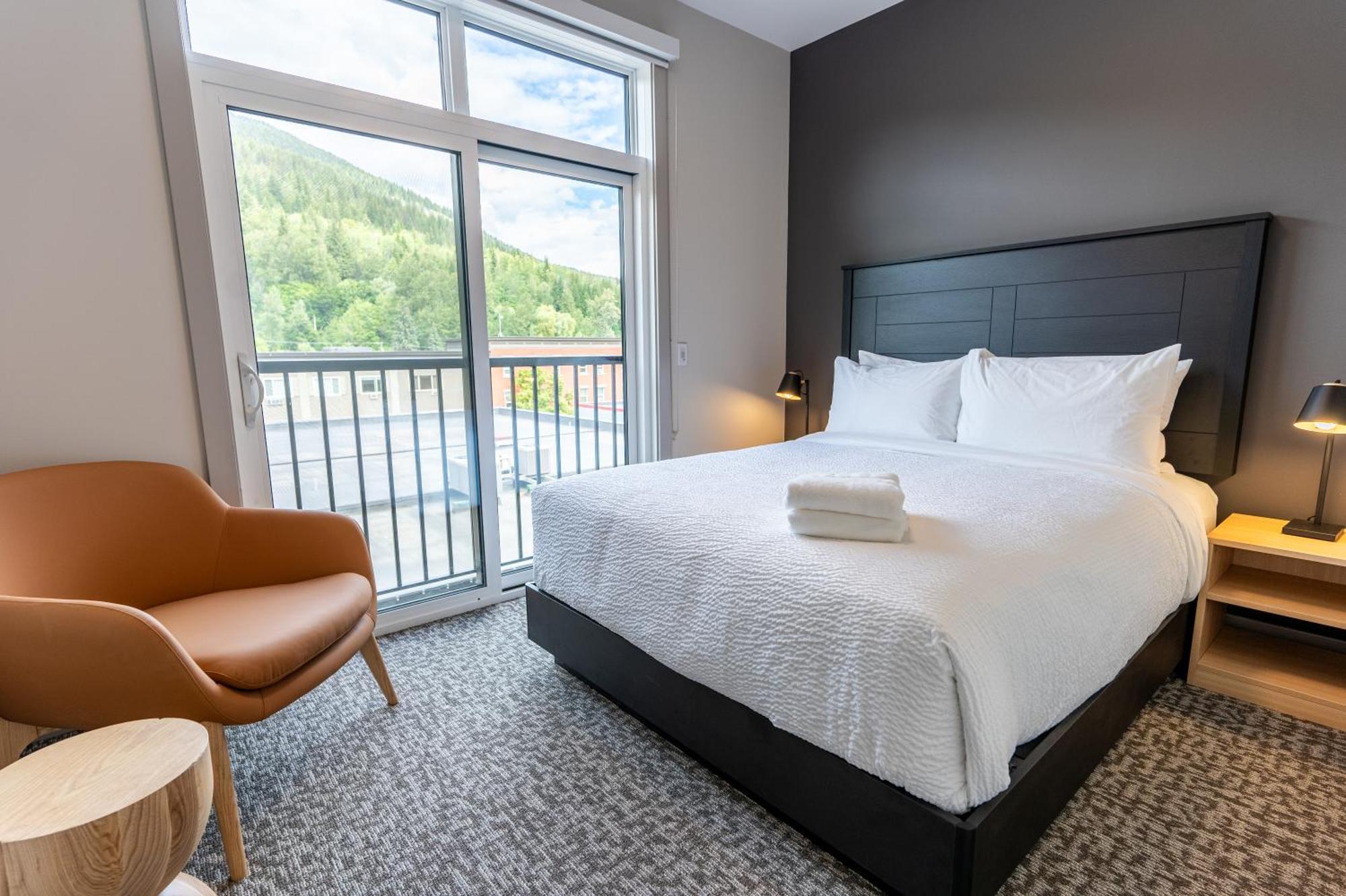 Basecamp Suites Revelstoke Bagian luar foto