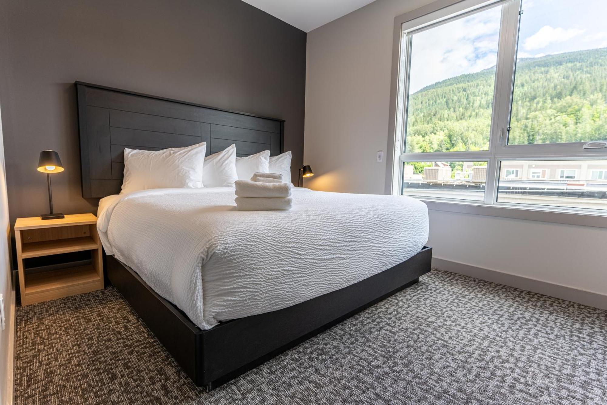 Basecamp Suites Revelstoke Bagian luar foto