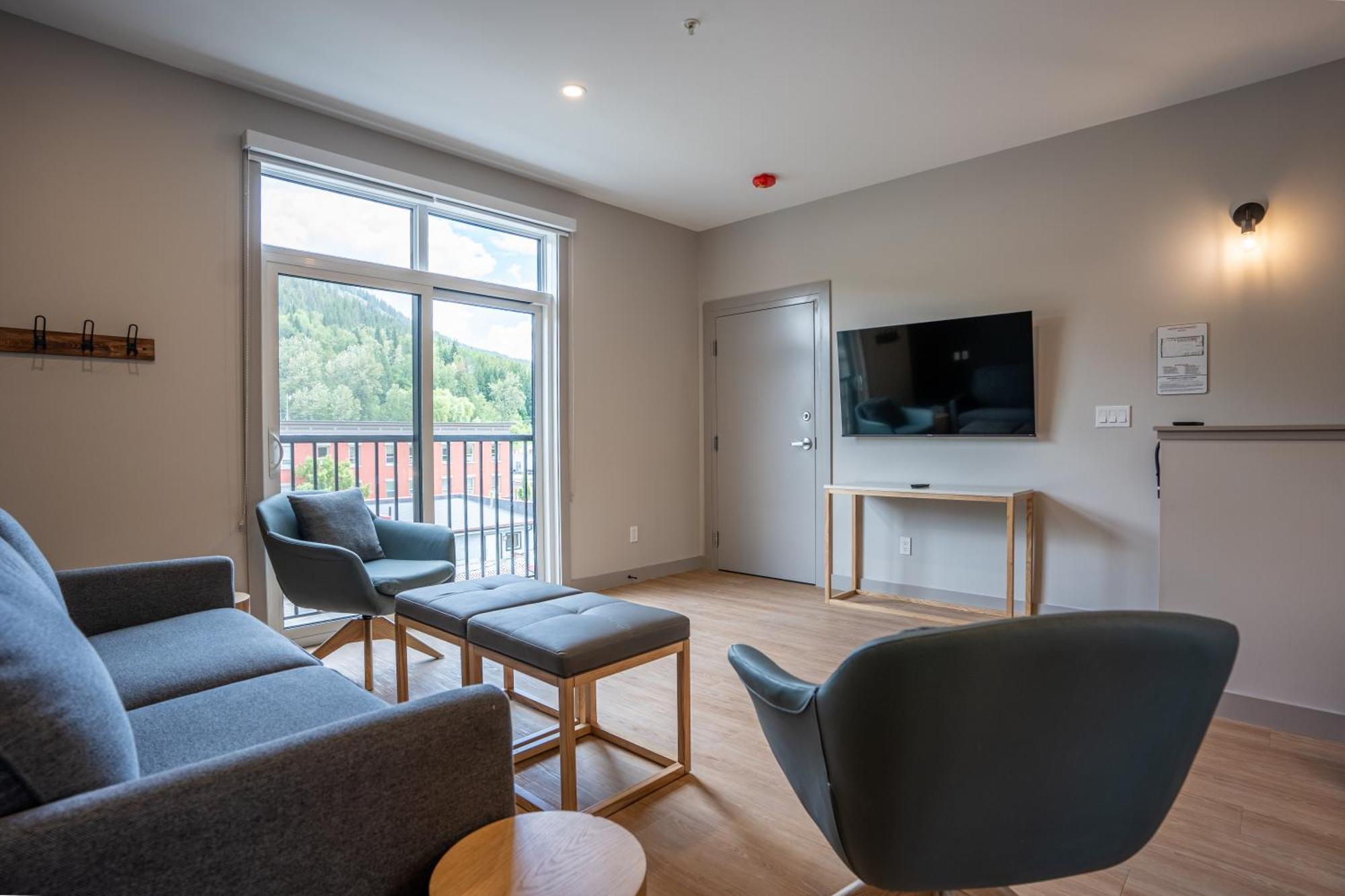 Basecamp Suites Revelstoke Bagian luar foto