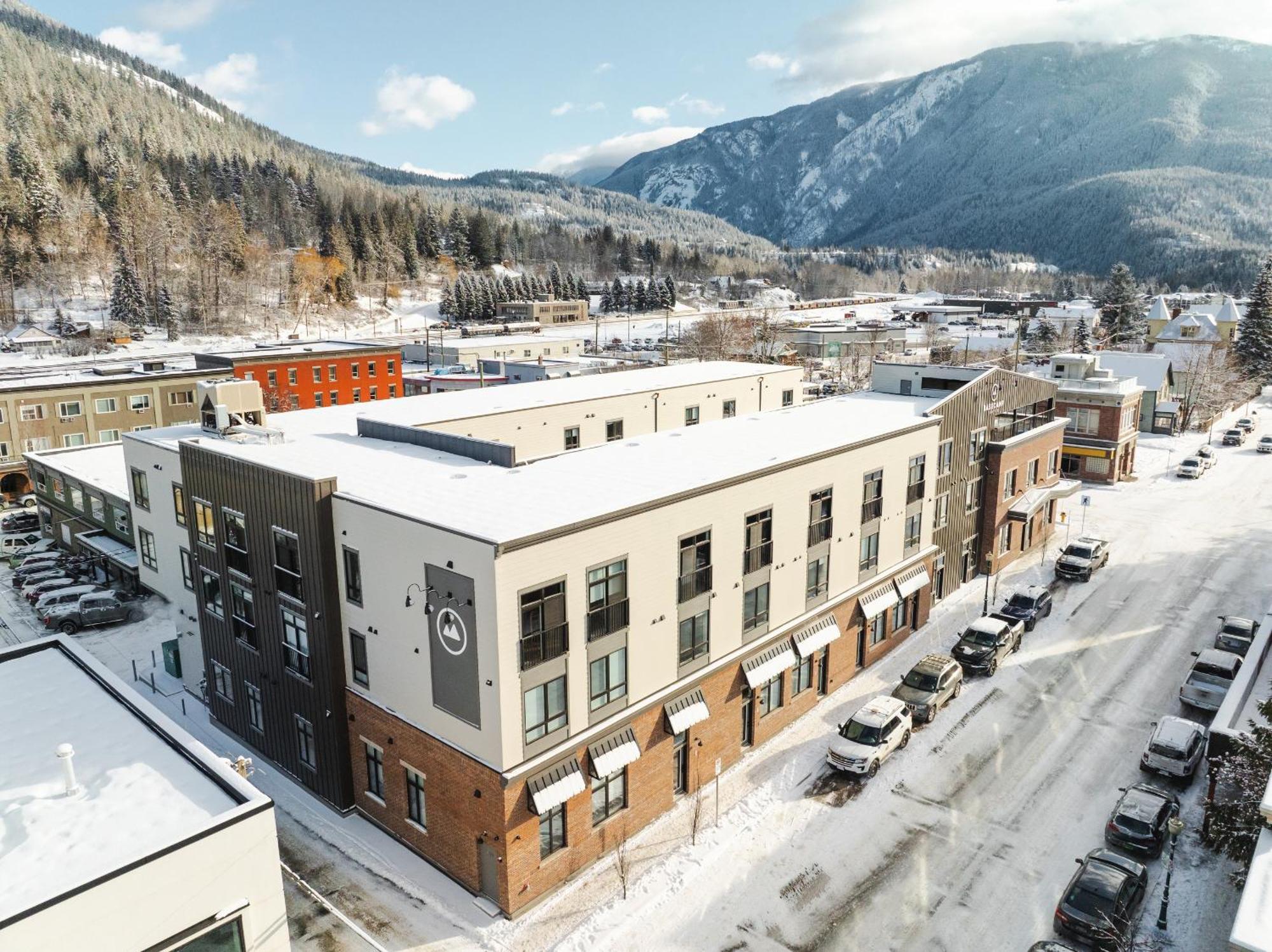Basecamp Suites Revelstoke Bagian luar foto